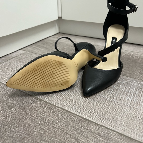 Nine West pointy toe classic pump, black leather upper, US Women Size 5 - Picture 5 of 10